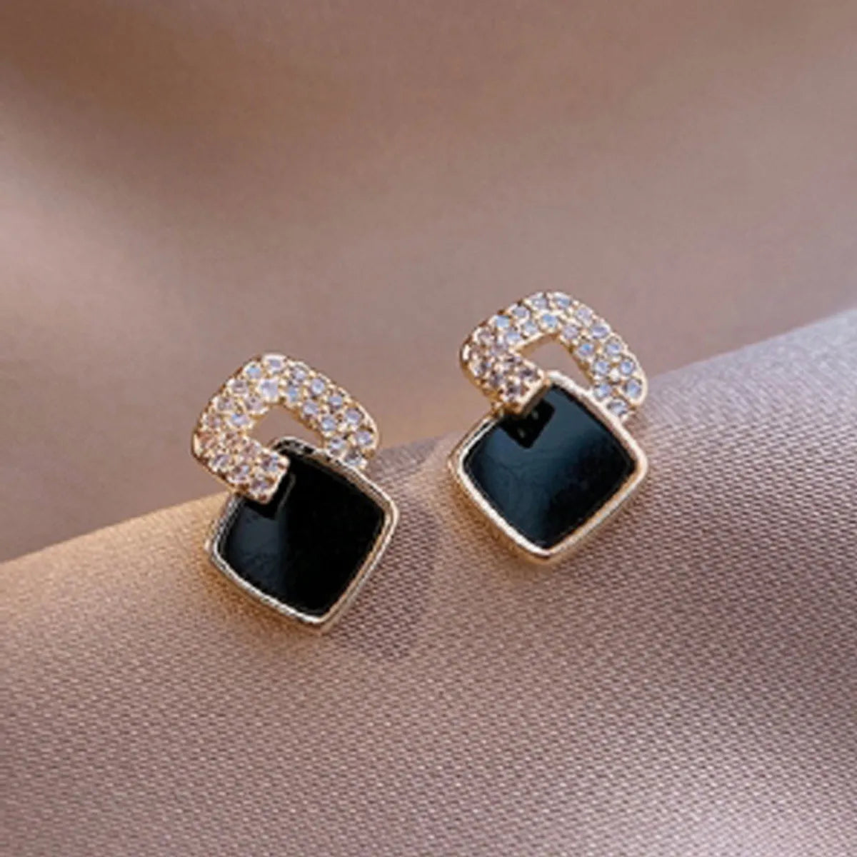 17# Black Square Earrings B1006