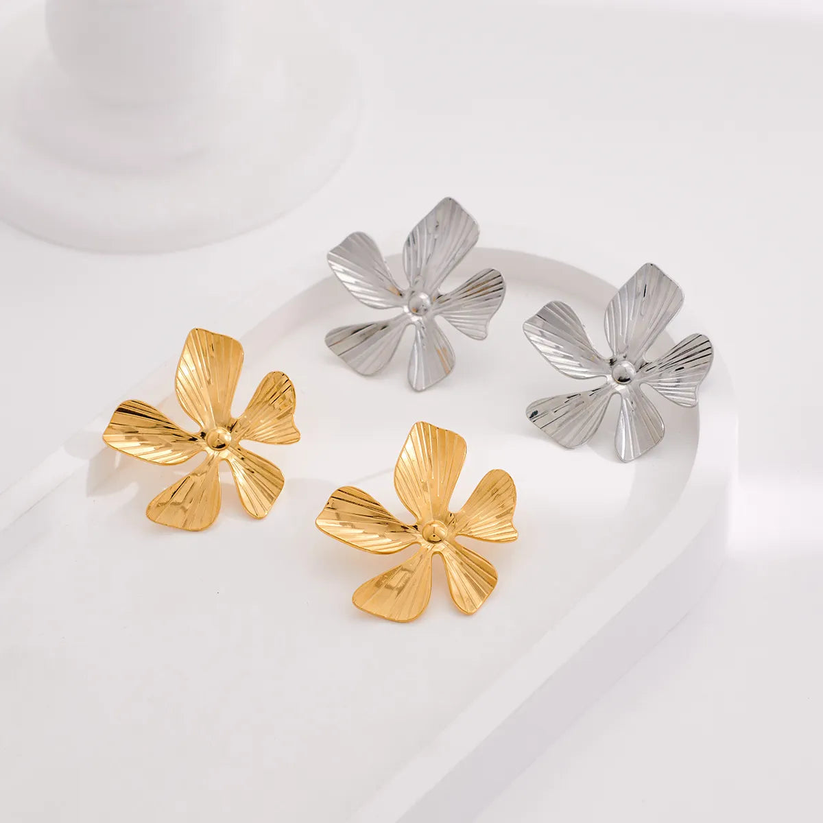 ladies earrings dramatic bold flair -1 Pair Cute Luxurious Flower Plating 316 Stainless Steel  18K Gold Plated Ear Studs