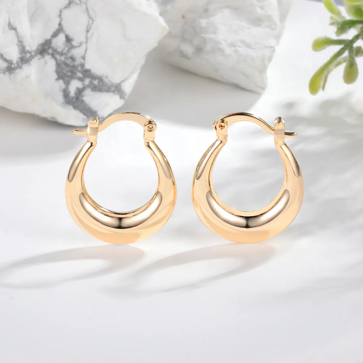 ladies earrings geometric pattern -1 Pair Simple Style Round Copper 18K Gold Plated Hoop Earrings