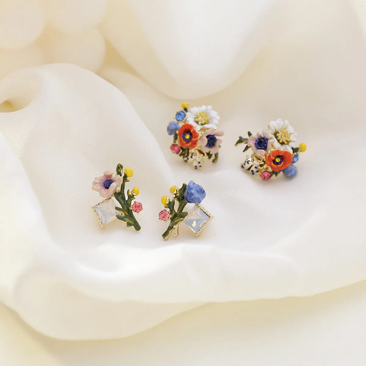 ladies earrings chic modern design -1 Pair Fashion Flower Alloy Enamel Women's Ear Studs