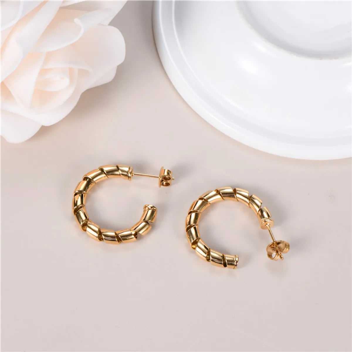 ladies earrings two tone finish -1 Pair Business Simple Style Shiny Semicircle Polishing Plating Stainless Steel 18k Gold Plated Earrings