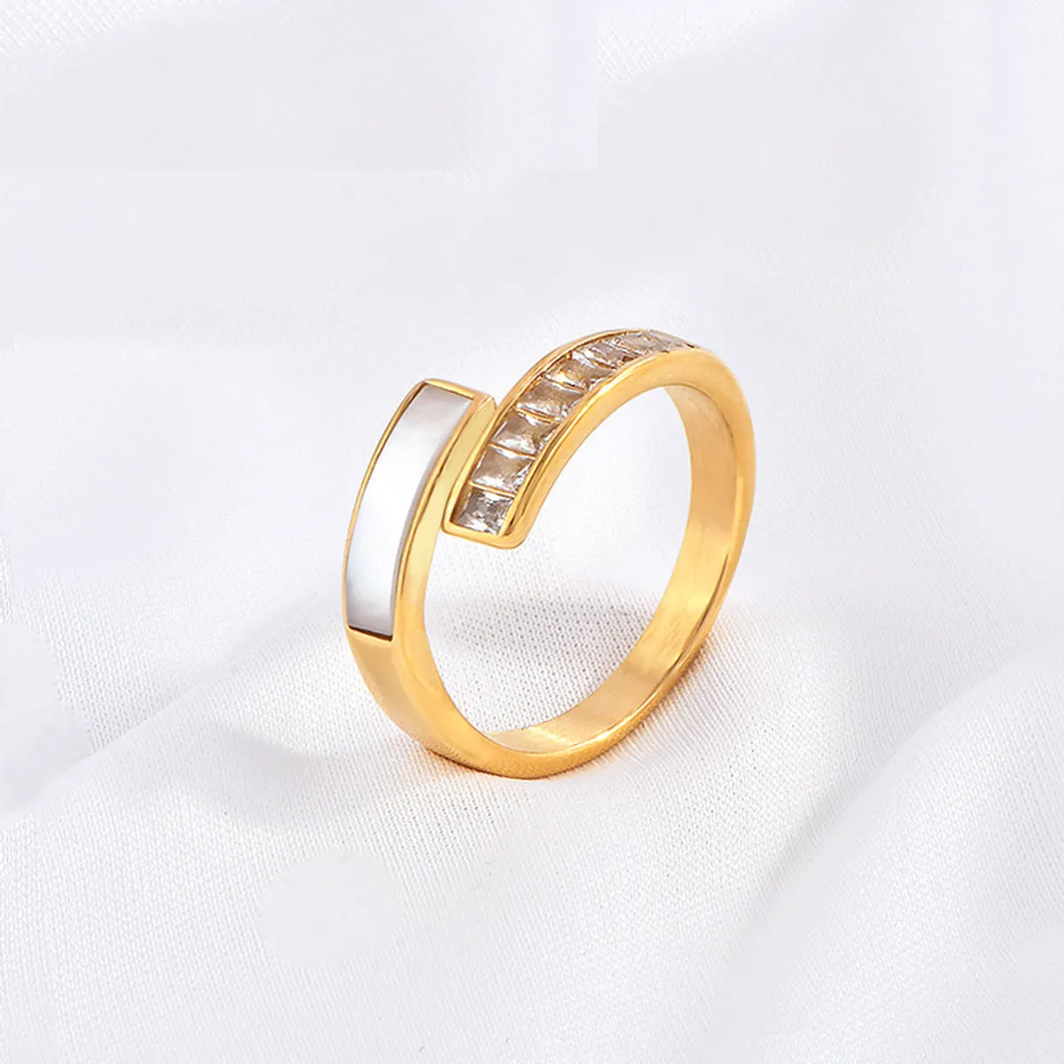 ladies rings for casual wear -Wholesale Jewelry Simple Style Geometric Titanium Steel Shell Zircon 18K Gold Plated Plating Rings